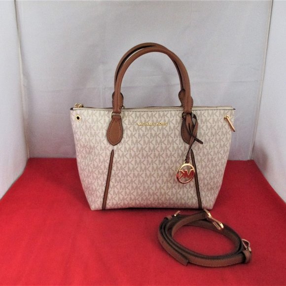 Michael Kors Sierra Signature Medium Messenger - Picture 5 of 13